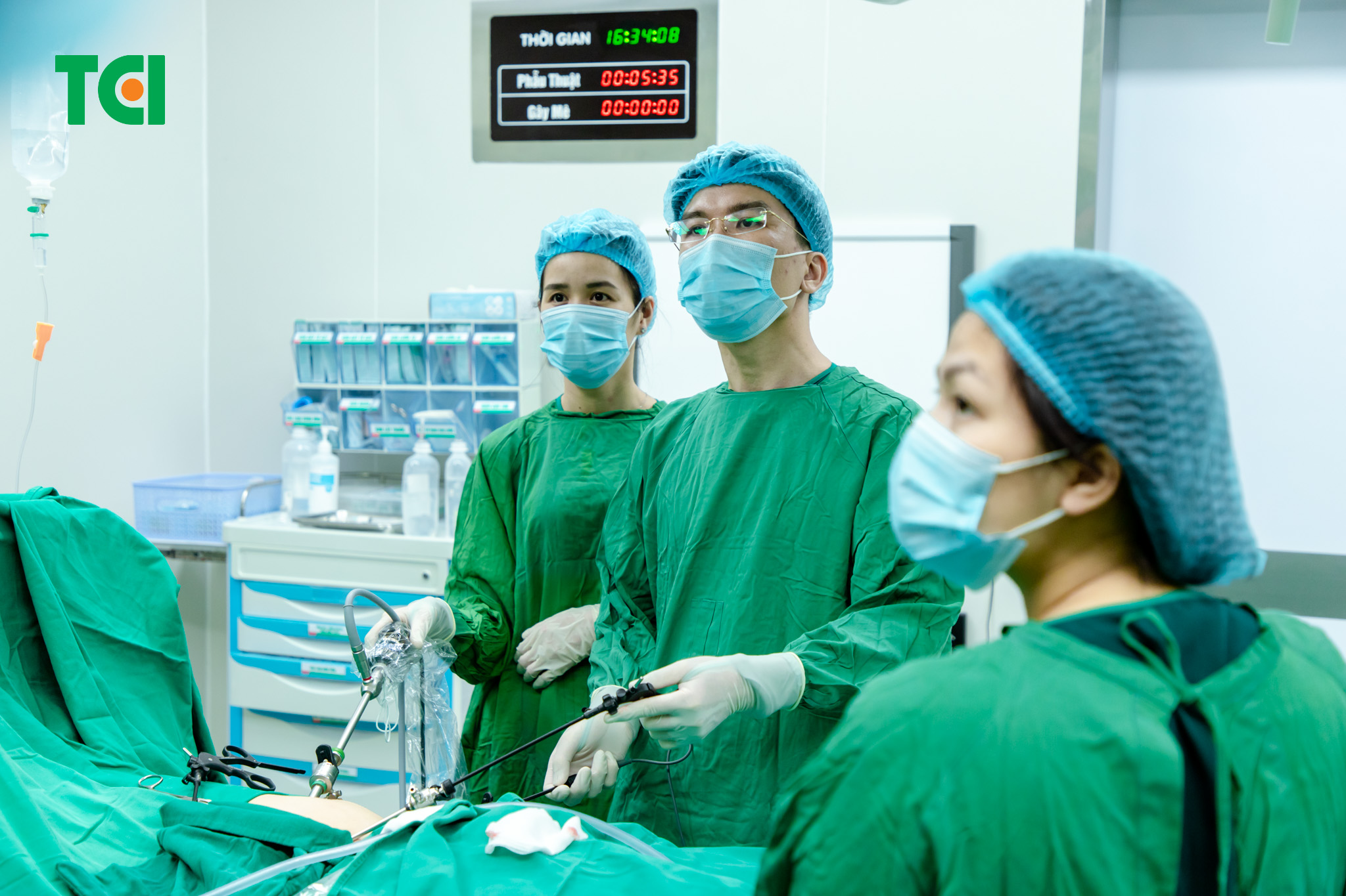 Một ca phẫu thuật u xơ tử cung bằng phương pháp nội soi tại Thu Cúc TCI